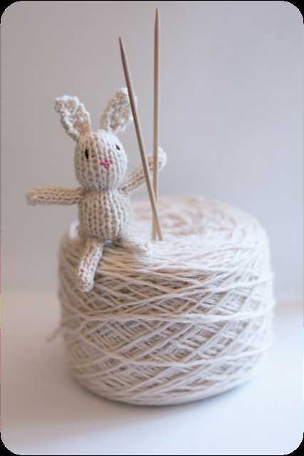 Tiny knitted bunny pattern