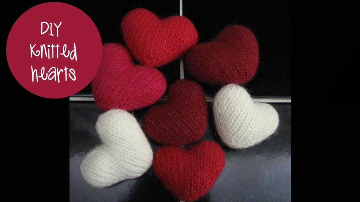 Tiny knitted heart pattern