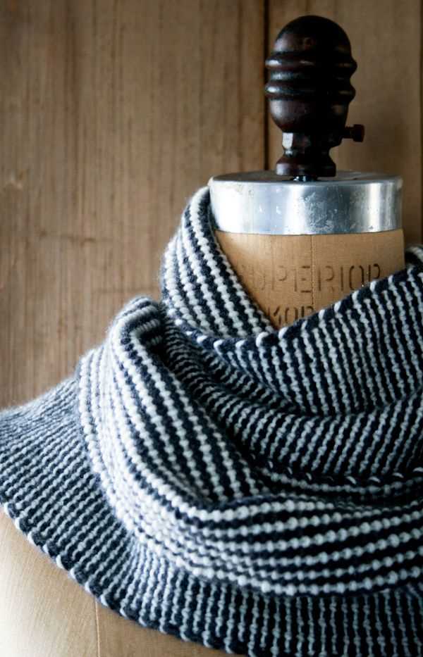 Striped knitted scarf pattern