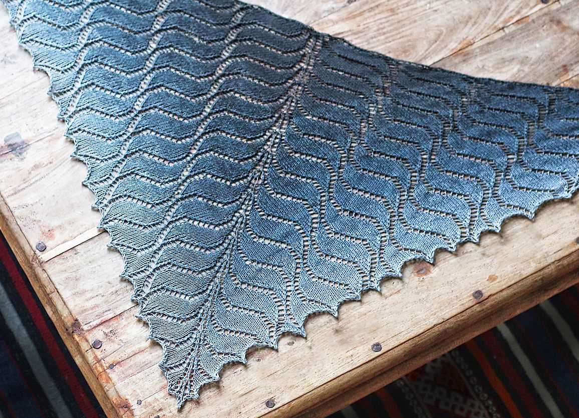 Triangle lace scarf knitting pattern