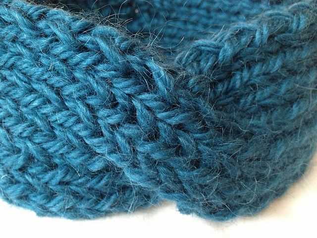Twisted headband pattern knit