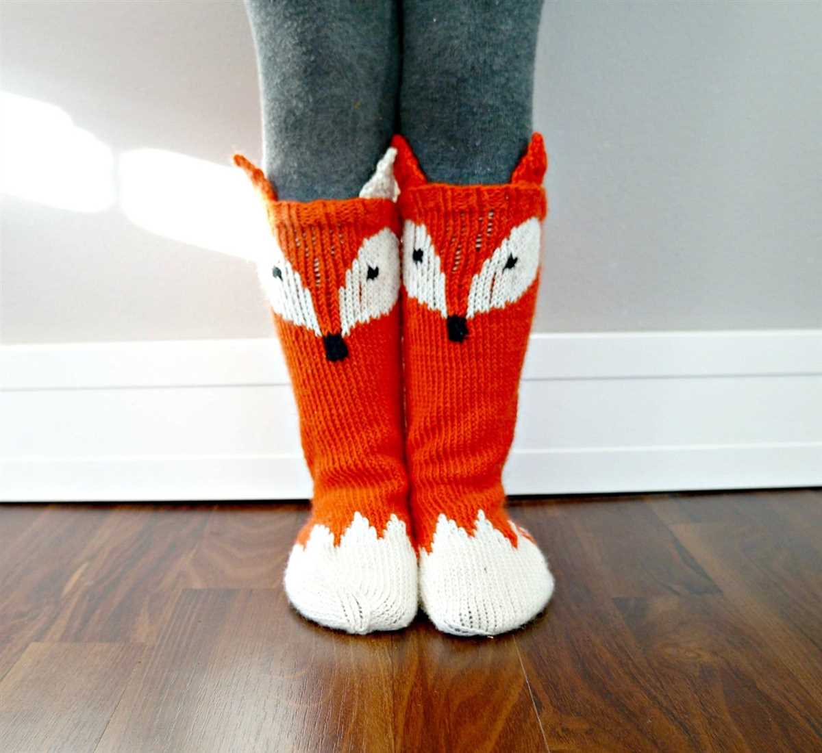 Animal socks knitting pattern