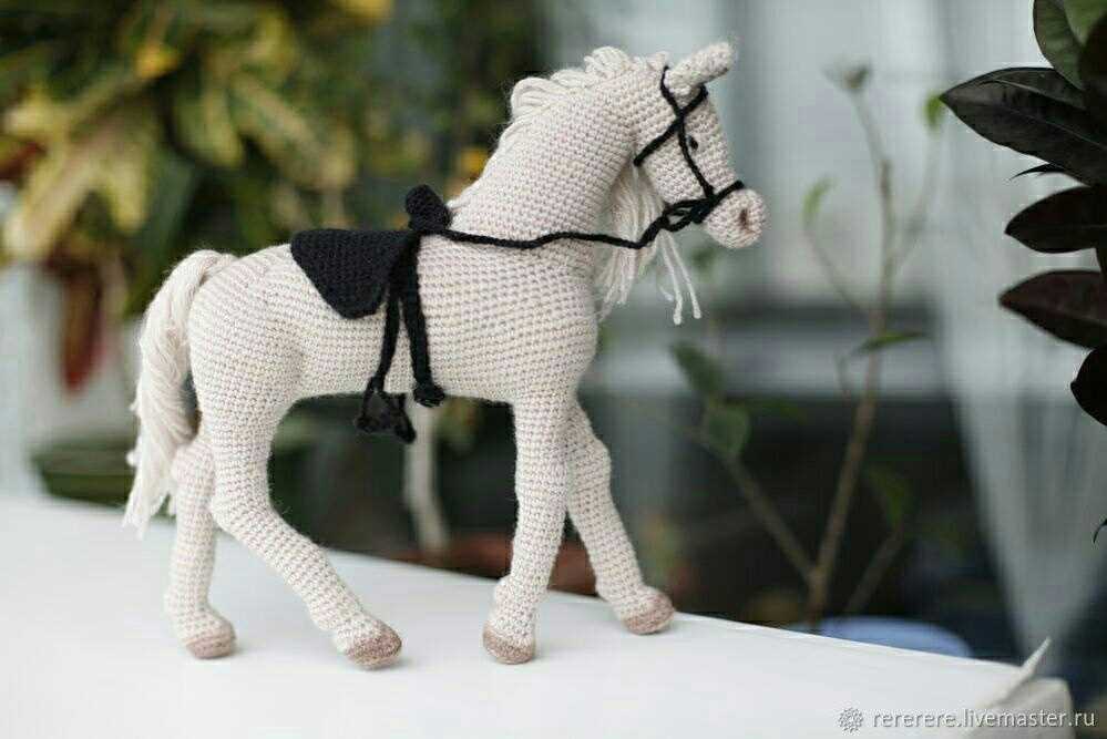 Free toy horse knitting pattern