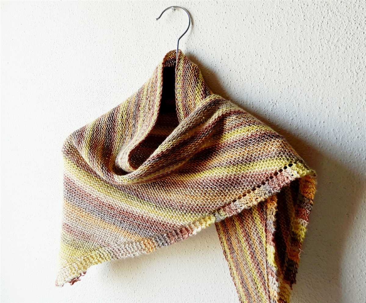 Triangle shawl knitting pattern