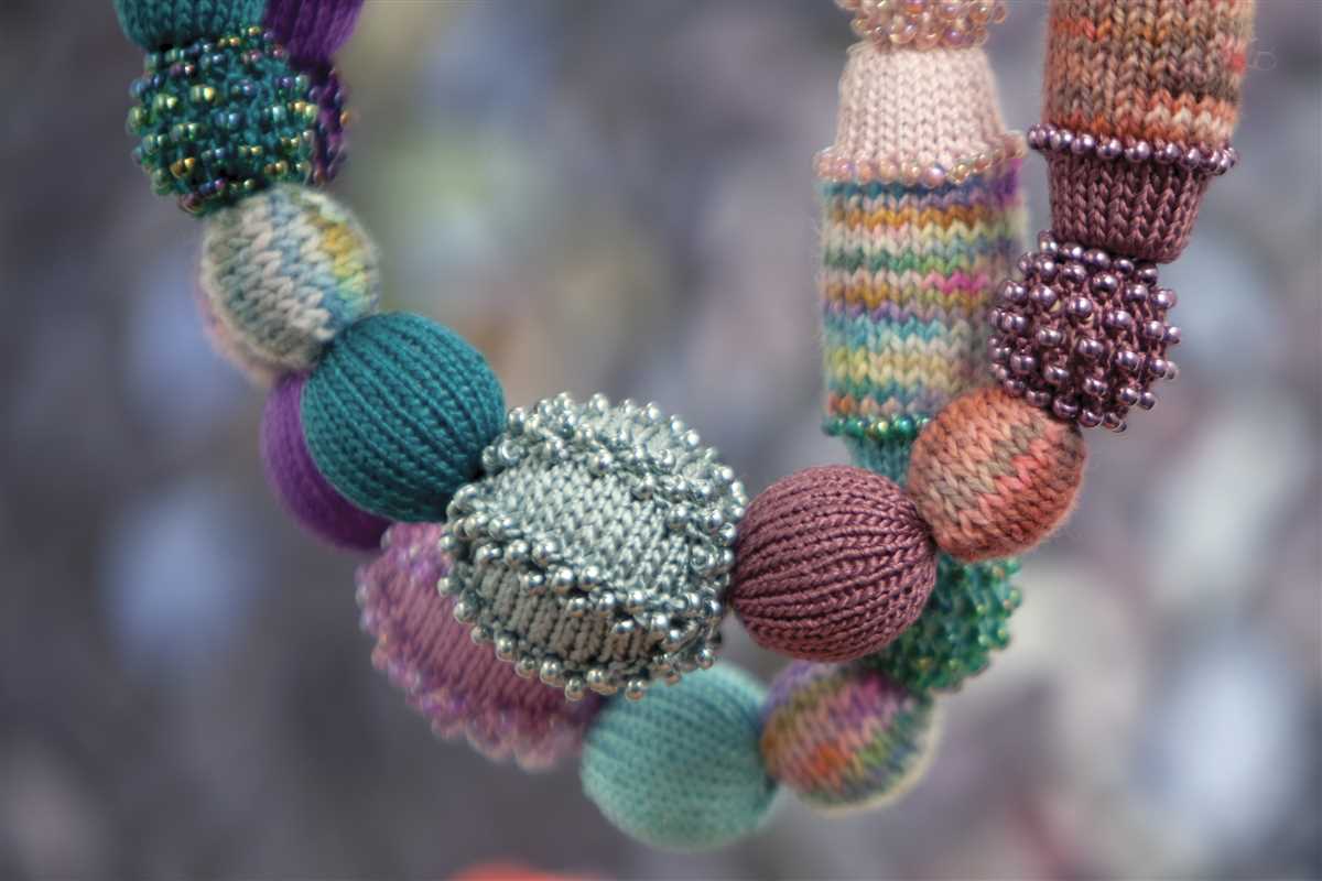 Knitting with beads patterns for necklaces