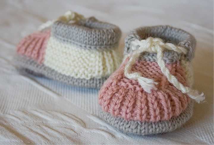 Baby booties free knitting pattern