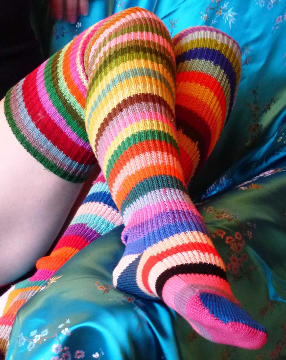 Thigh high socks knitting pattern