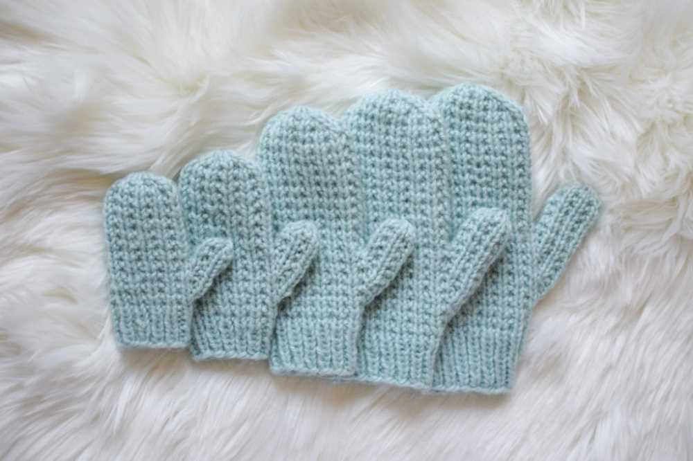 Knitting patterns for mittens and hats