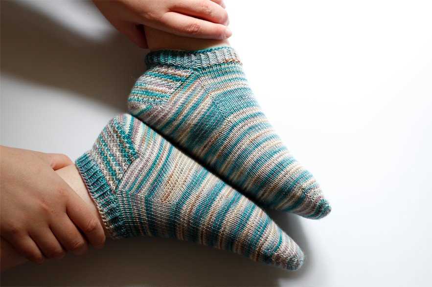 Toe up knitted sock pattern free