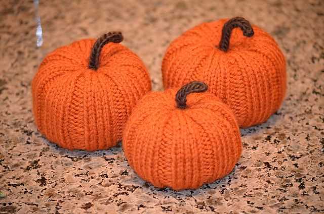 Creating a Delicate Pumpkin Knit Pattern for Fall Decor Pumpkin knit pattern