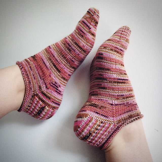 Knitting pattern for split toe socks