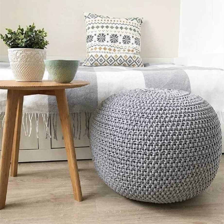 Jumbo knit pouf pattern