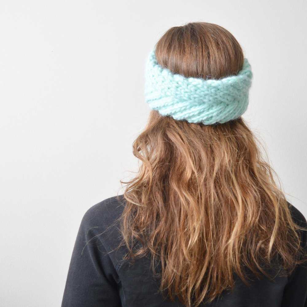 Women's knitted headband pattern