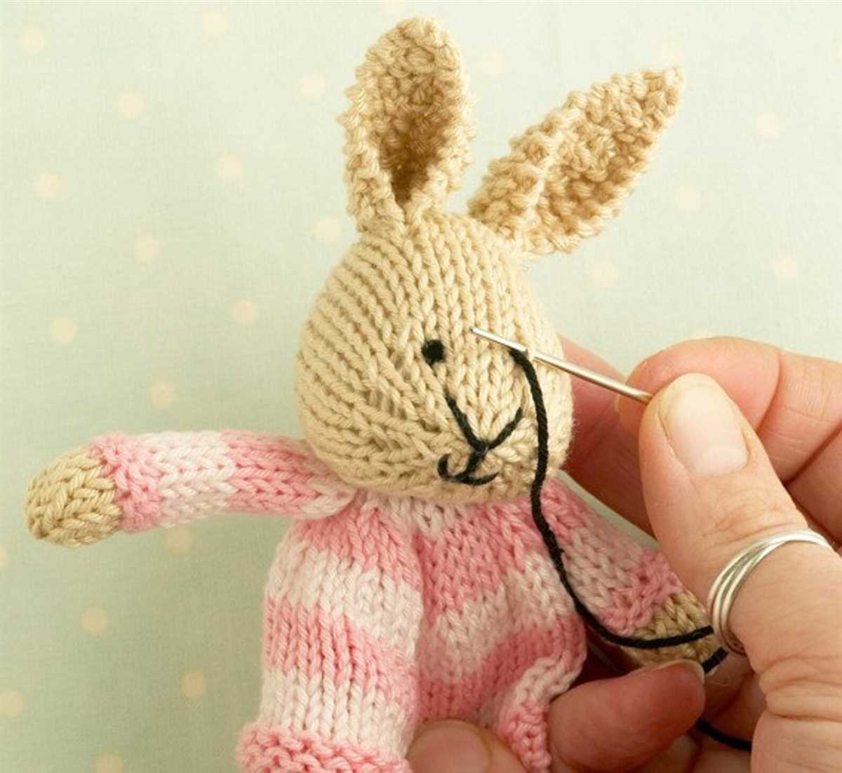 Knitted bunny egg cosy pattern