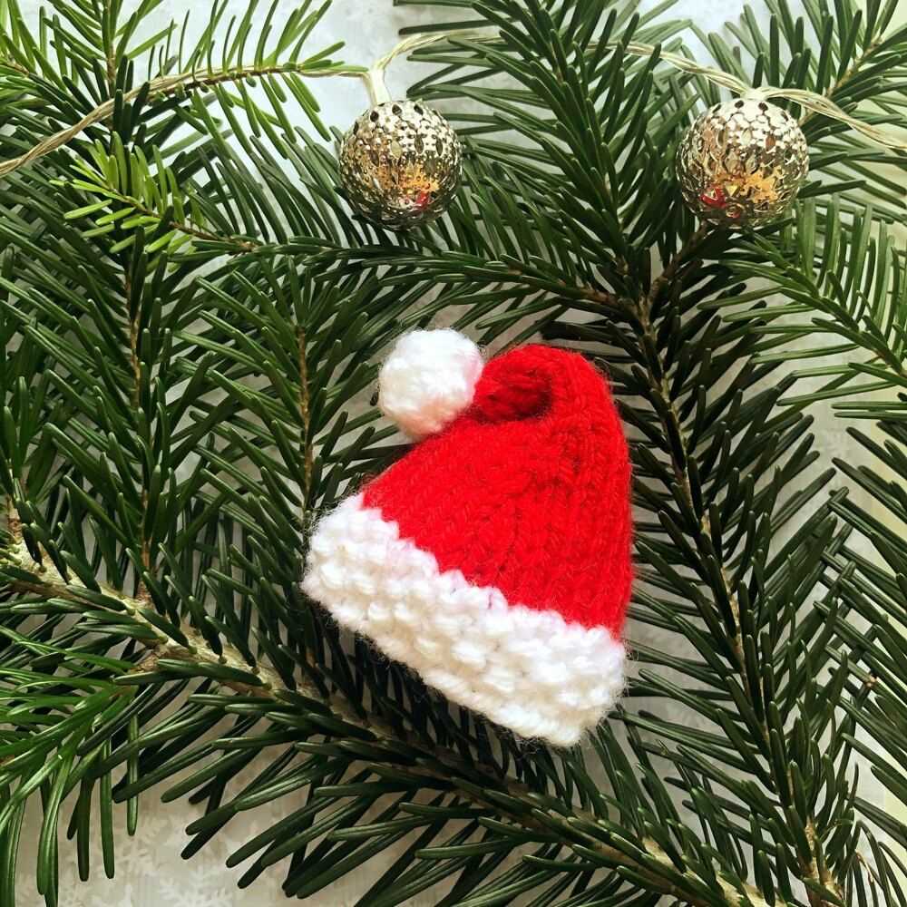 Childs christmas hat knitting pattern