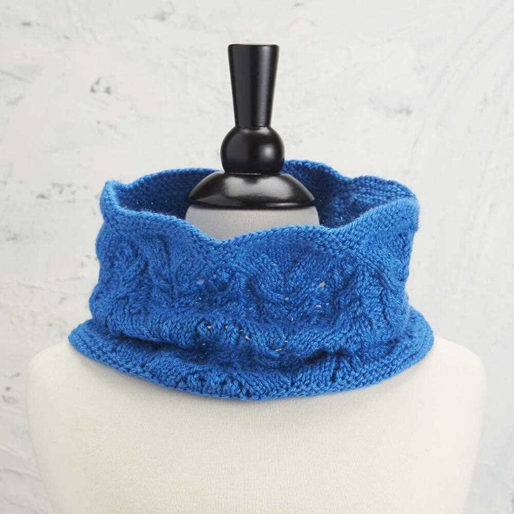 Knitted cowl pattern on circular needles