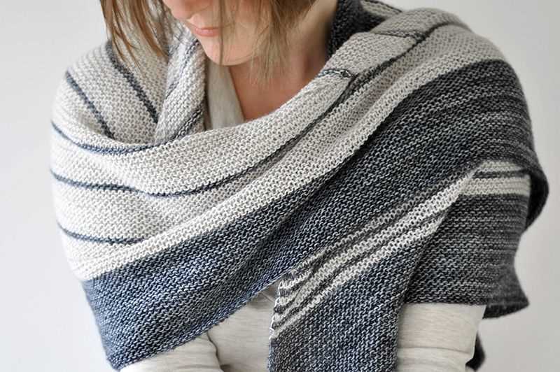 Striped knitted scarf pattern
