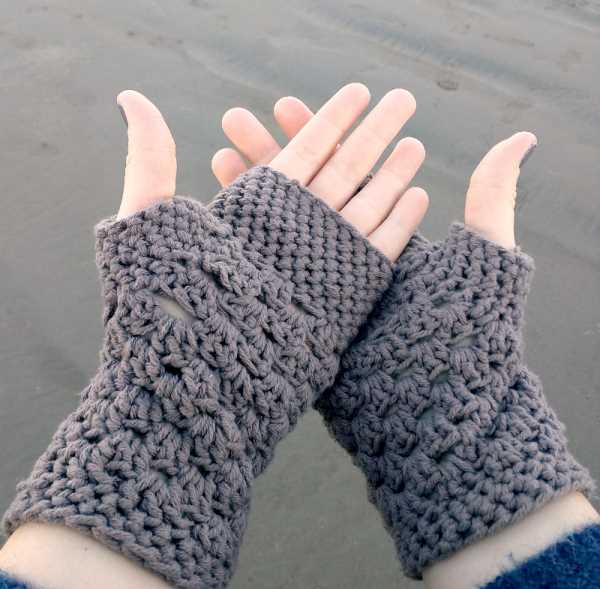 Chunky knit fingerless gloves pattern