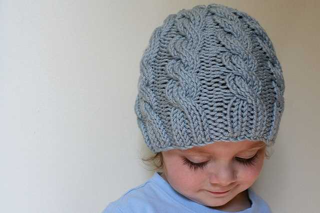 Cable hat free knitting pattern