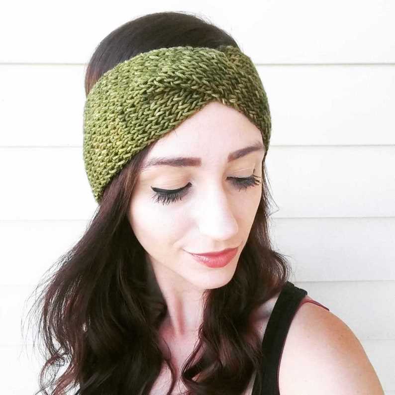 Free knitted twisted headband pattern