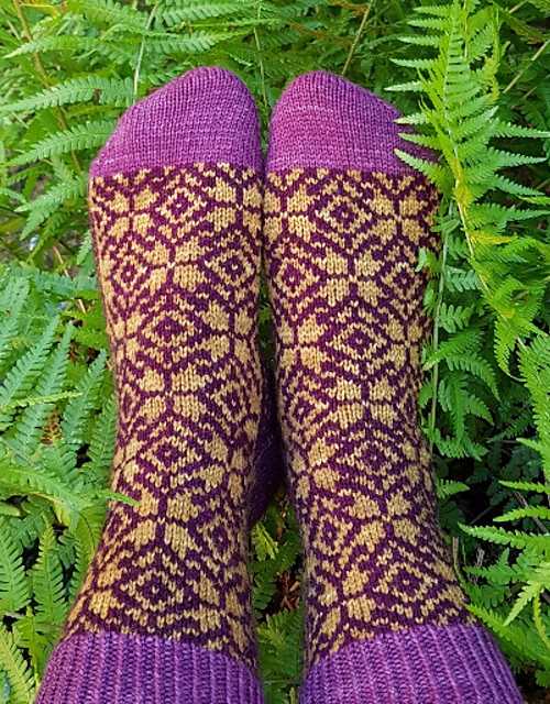 Kilt socks knitting pattern