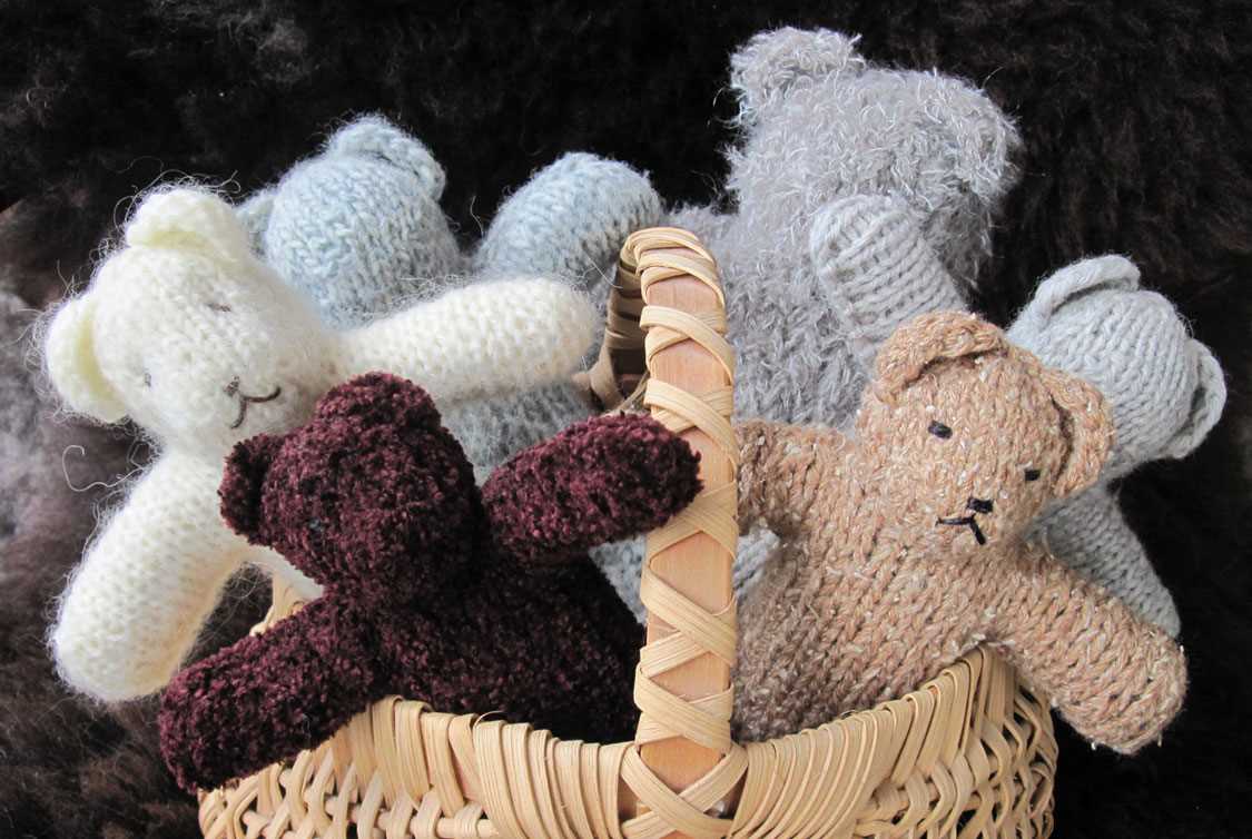 Bride and groom teddy bear knitting pattern