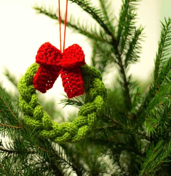 Knitted christmas wreath free pattern