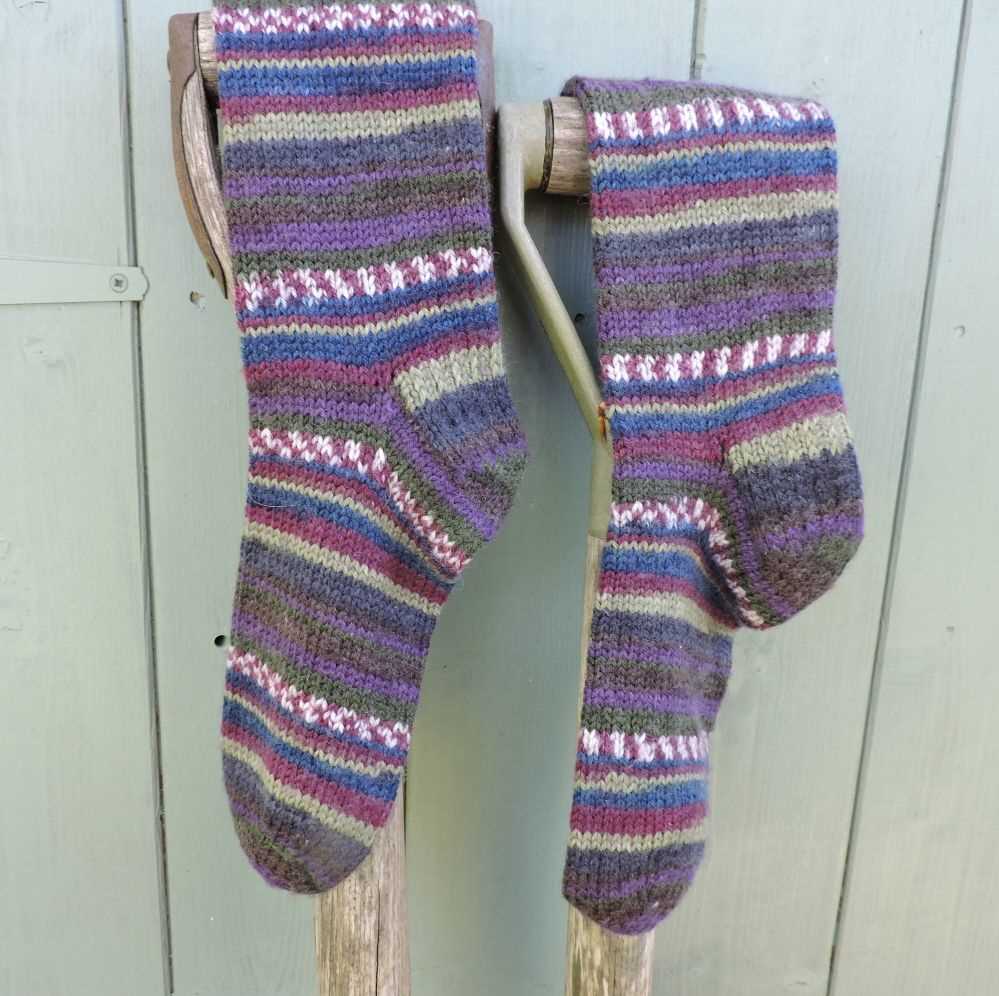 Free sock knitting patterns dk