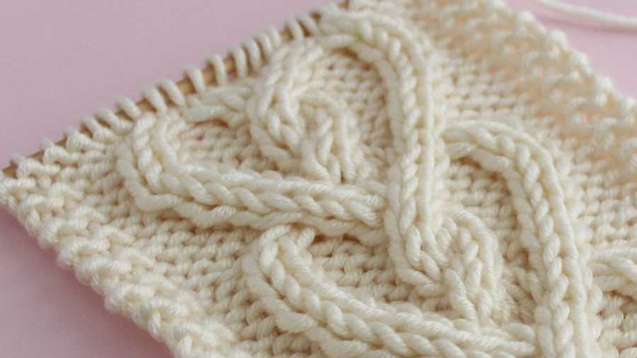 Heart cable knit scarf pattern