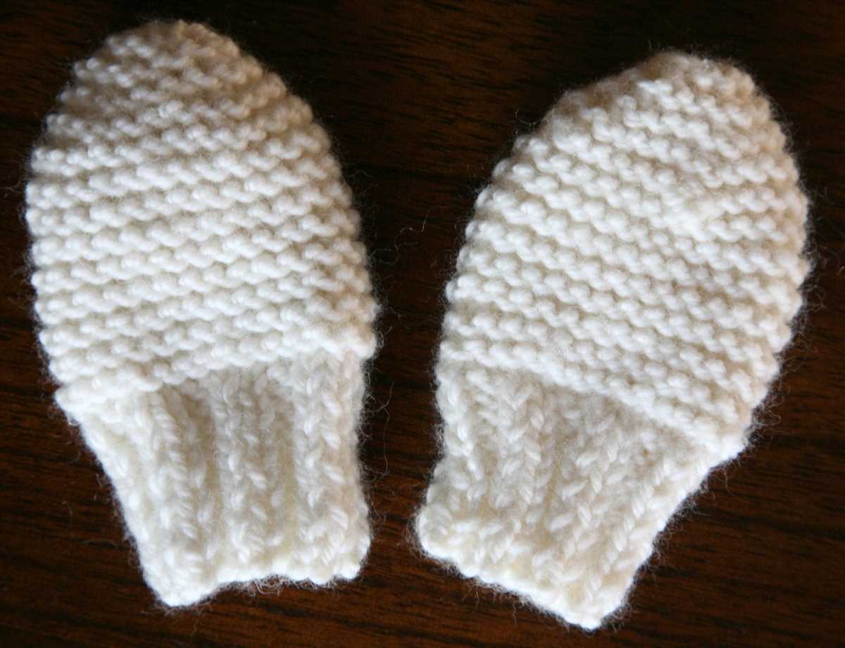 Knitting patterns for mittens and hats