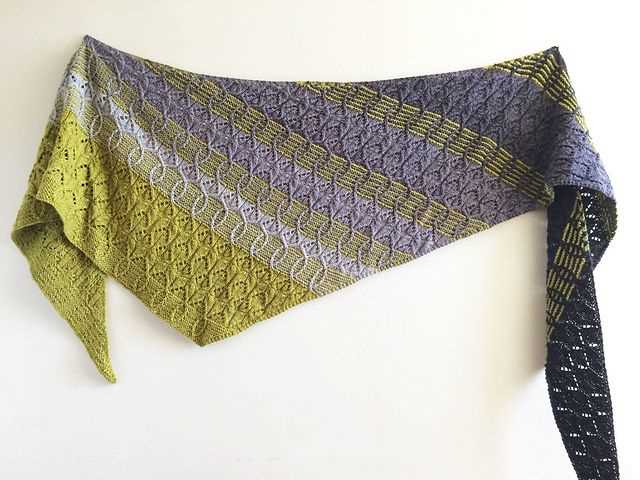 V shaped shawl knit pattern