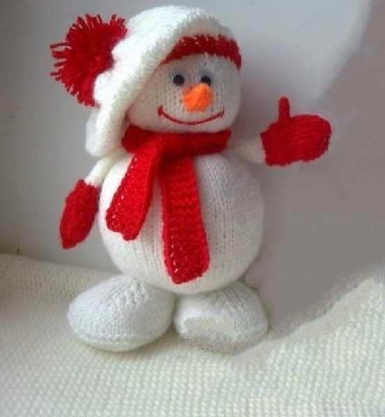 Knitted snowman tree decoration pattern