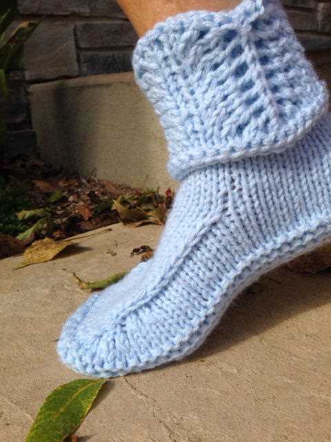 Free pattern for cozy slipper boots you can knit with ease Easy knitted slipper boots pattern free