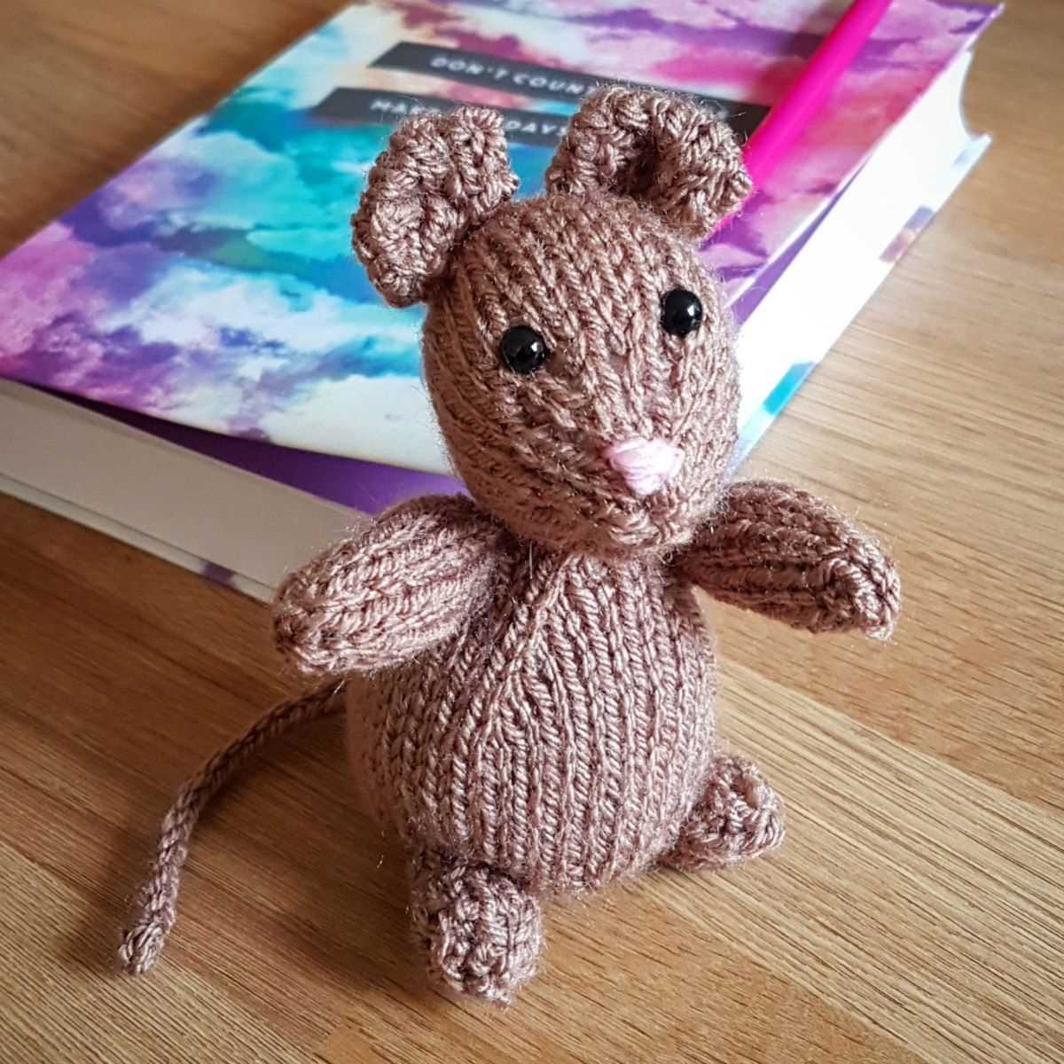 Knitting pattern for a mouse