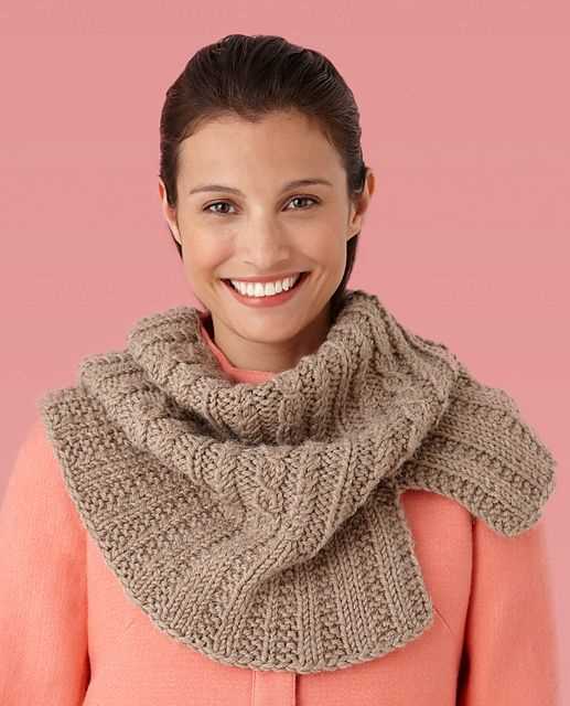 Cable cowl knitting pattern
