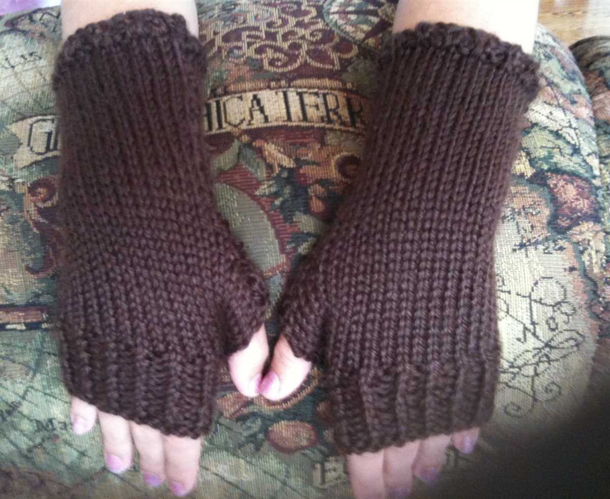 Free knitting pattern for fingerless gloves using 2 needles