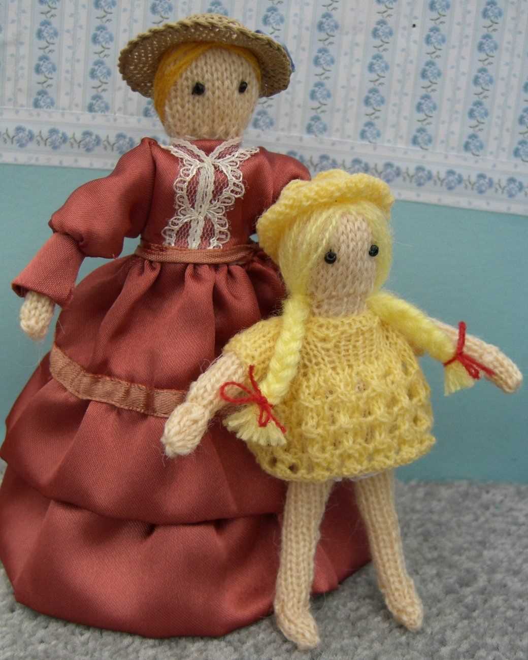 Miniature knitting patterns dolls