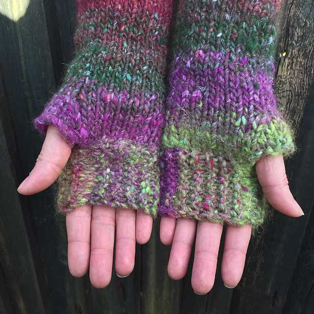 Fingerless gloves patterns free for knitting