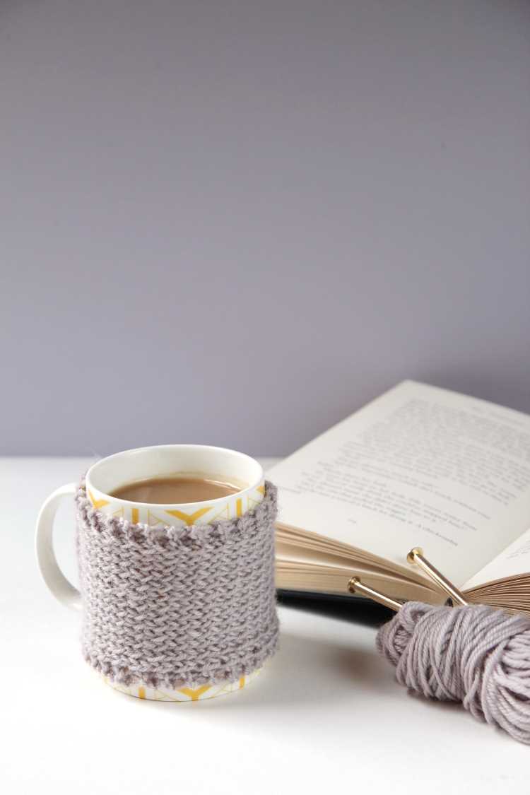 Knitted mug cosy pattern