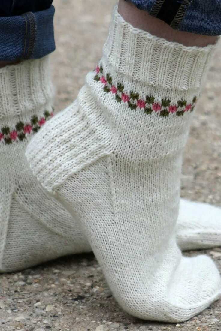 Spruce socks knitting pattern