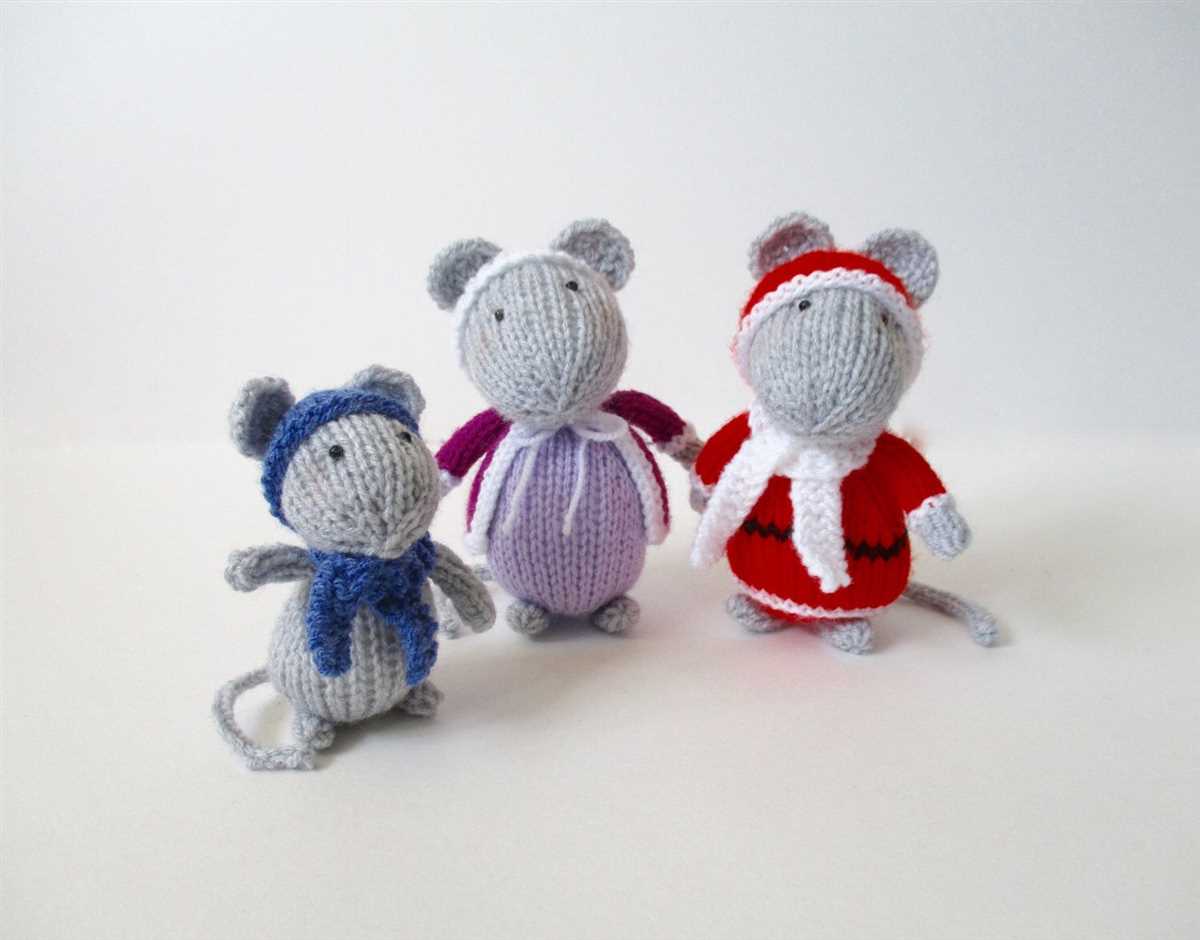 Christmas mice knitting pattern
