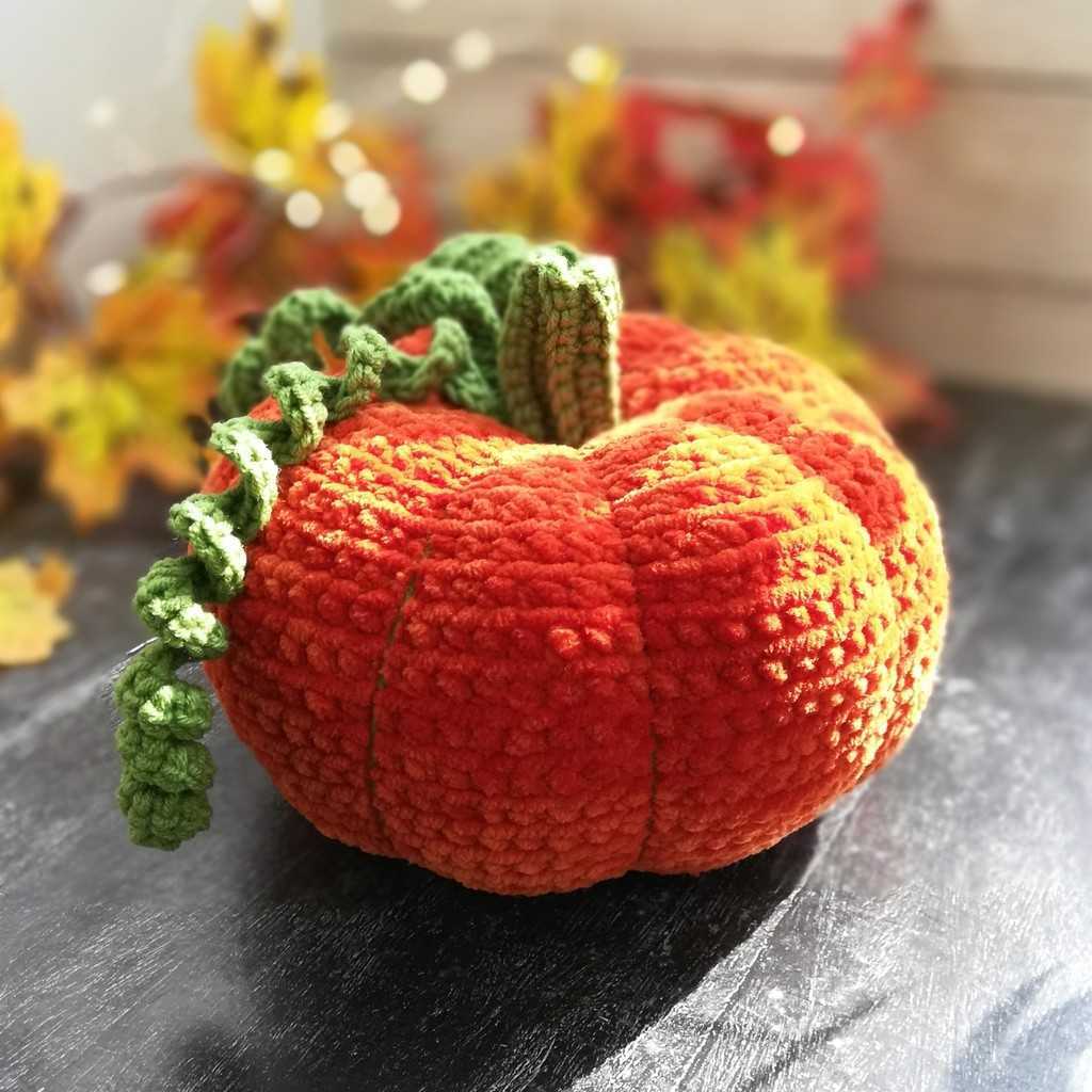 Knitted pumpkin leaf pattern