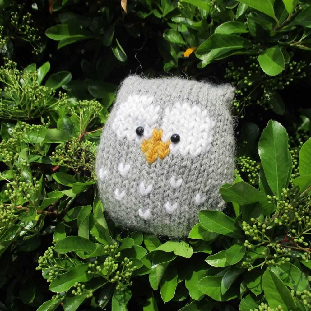 Knitted stuffed owl pattern