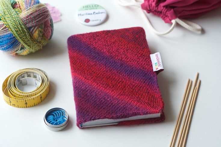 Design Your Own Knitted Book Sleeve with This Easy Pattern Knitted book sleeve pattern