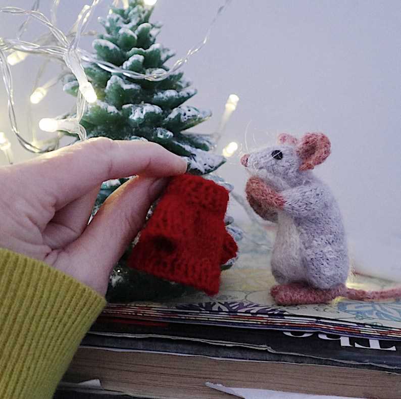 Christmas mice knitting pattern