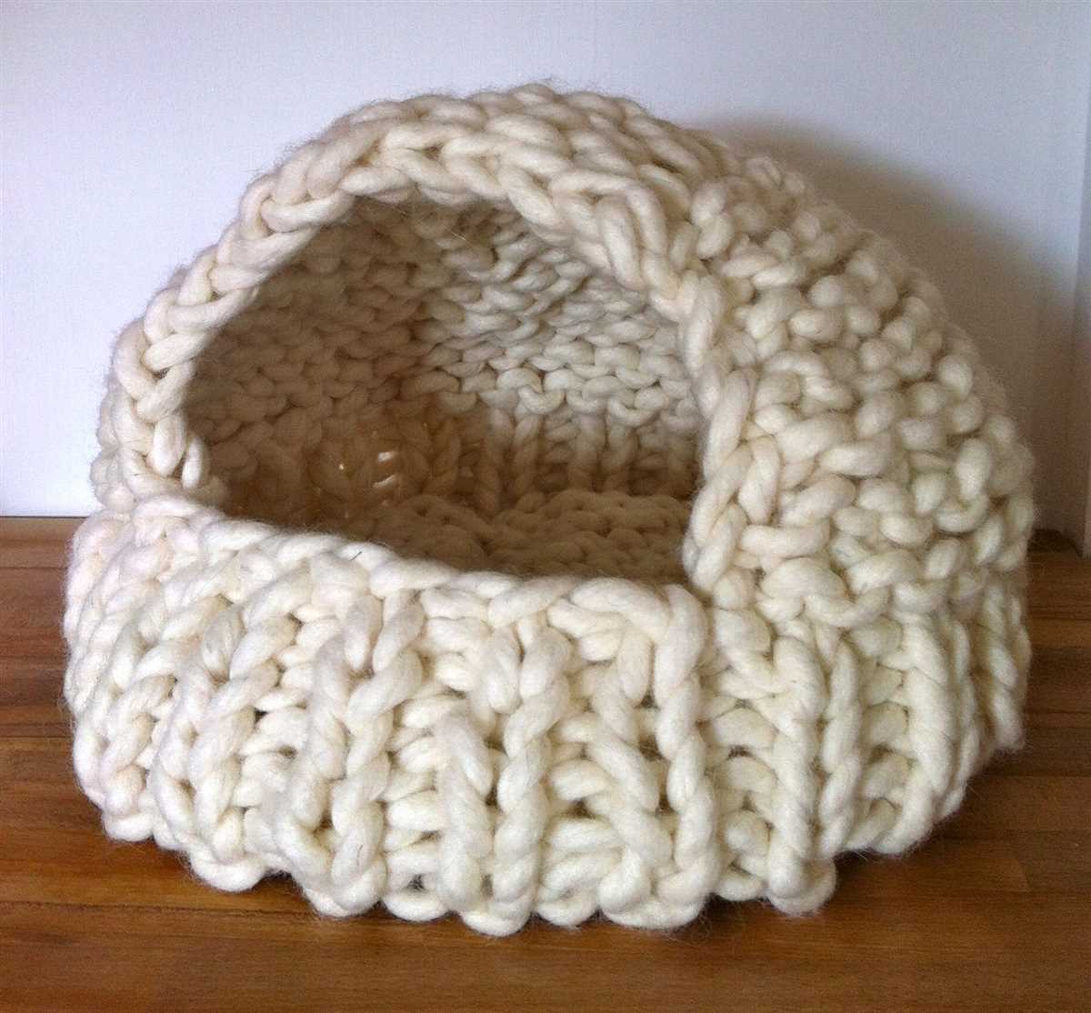 Free knitted cat bed pattern