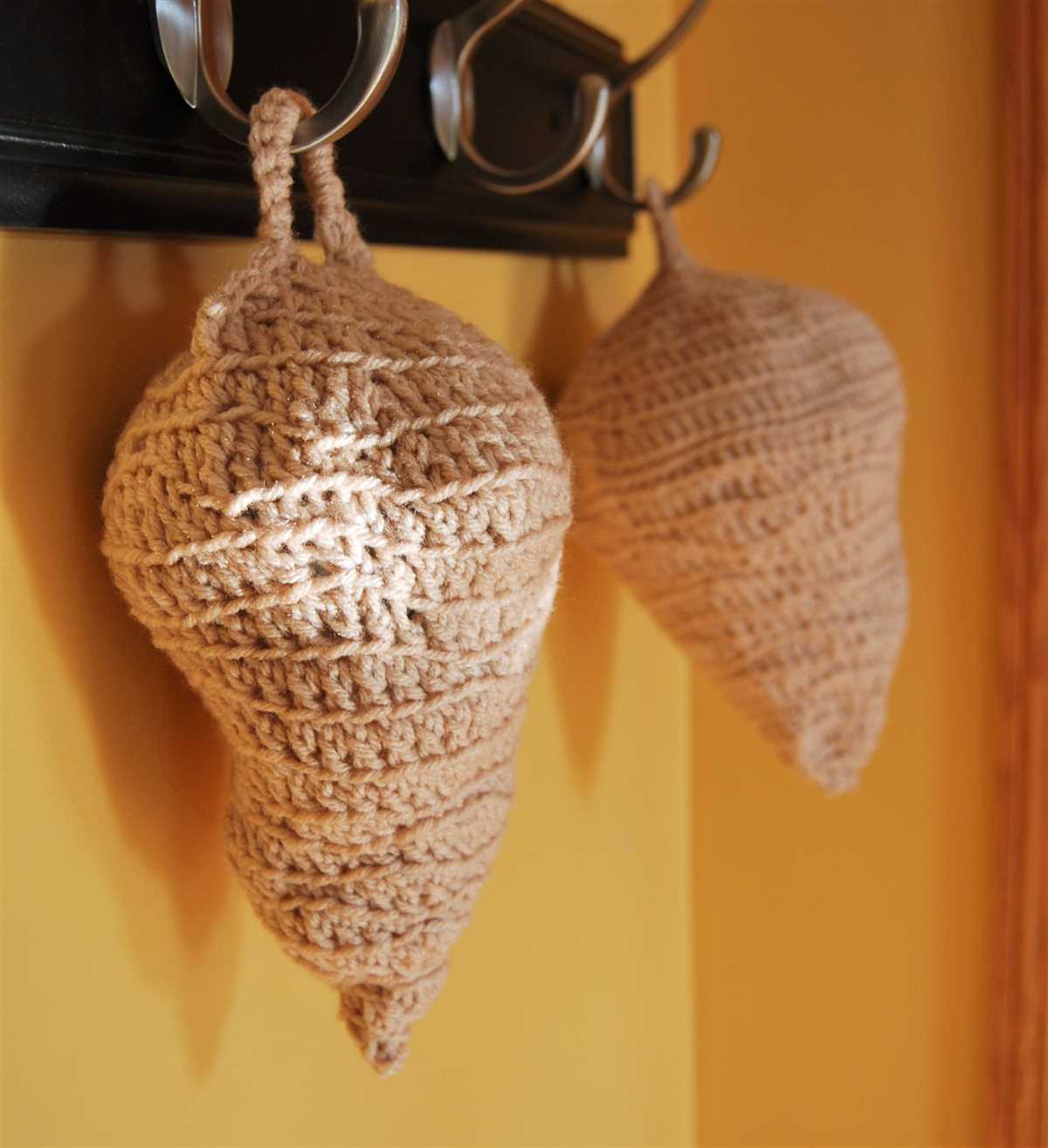 Knitted wasp nest pattern