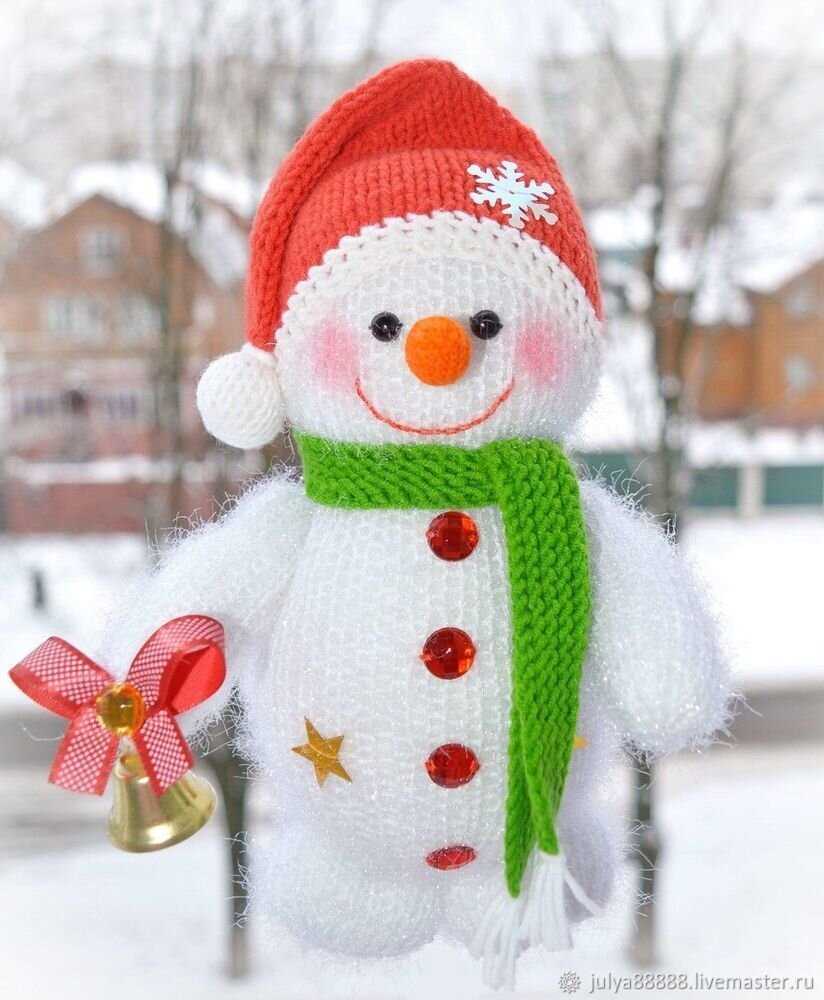 Knitted snowman tree decoration pattern