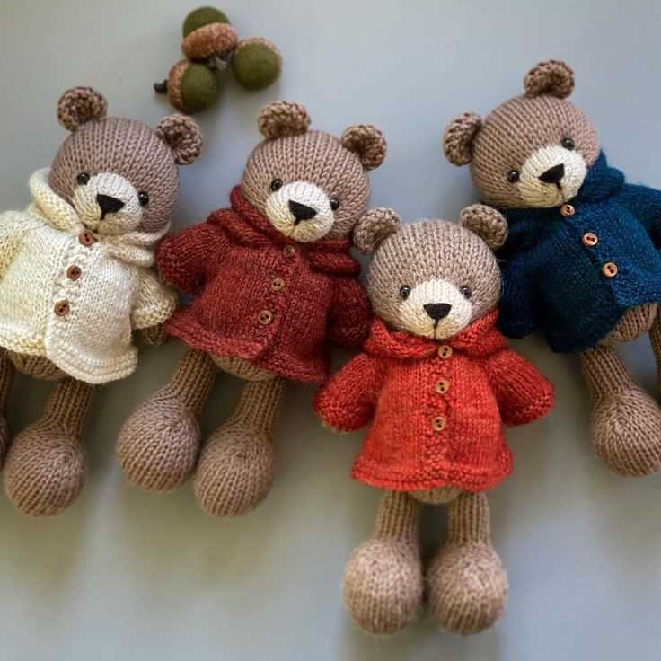 Knitting pattern for rabbit and bear