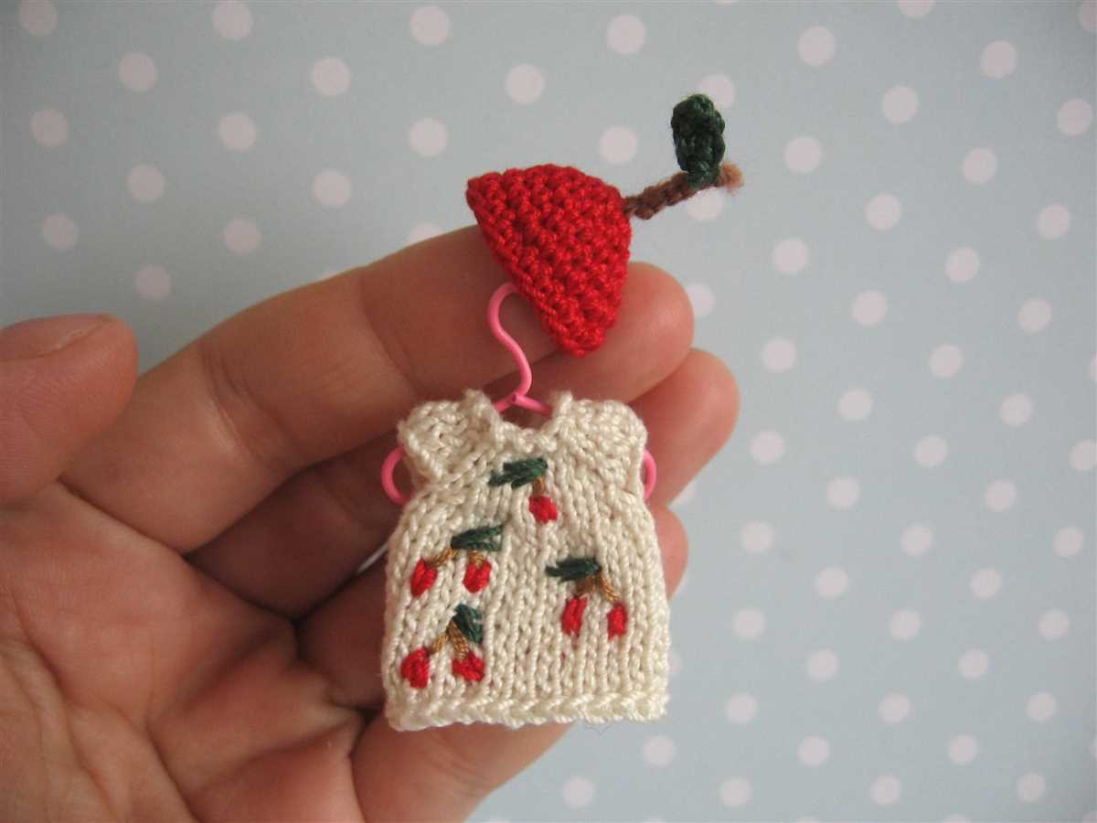 Free knitting patterns for tiny dolls